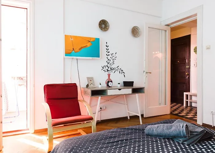 Old Town Cozy Apartment - University Square - Central Location