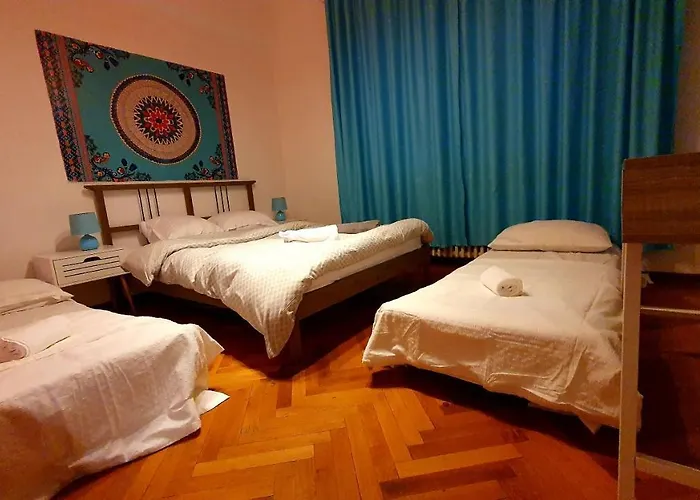 Old Town Cozy Apartment - University Square - Central Location